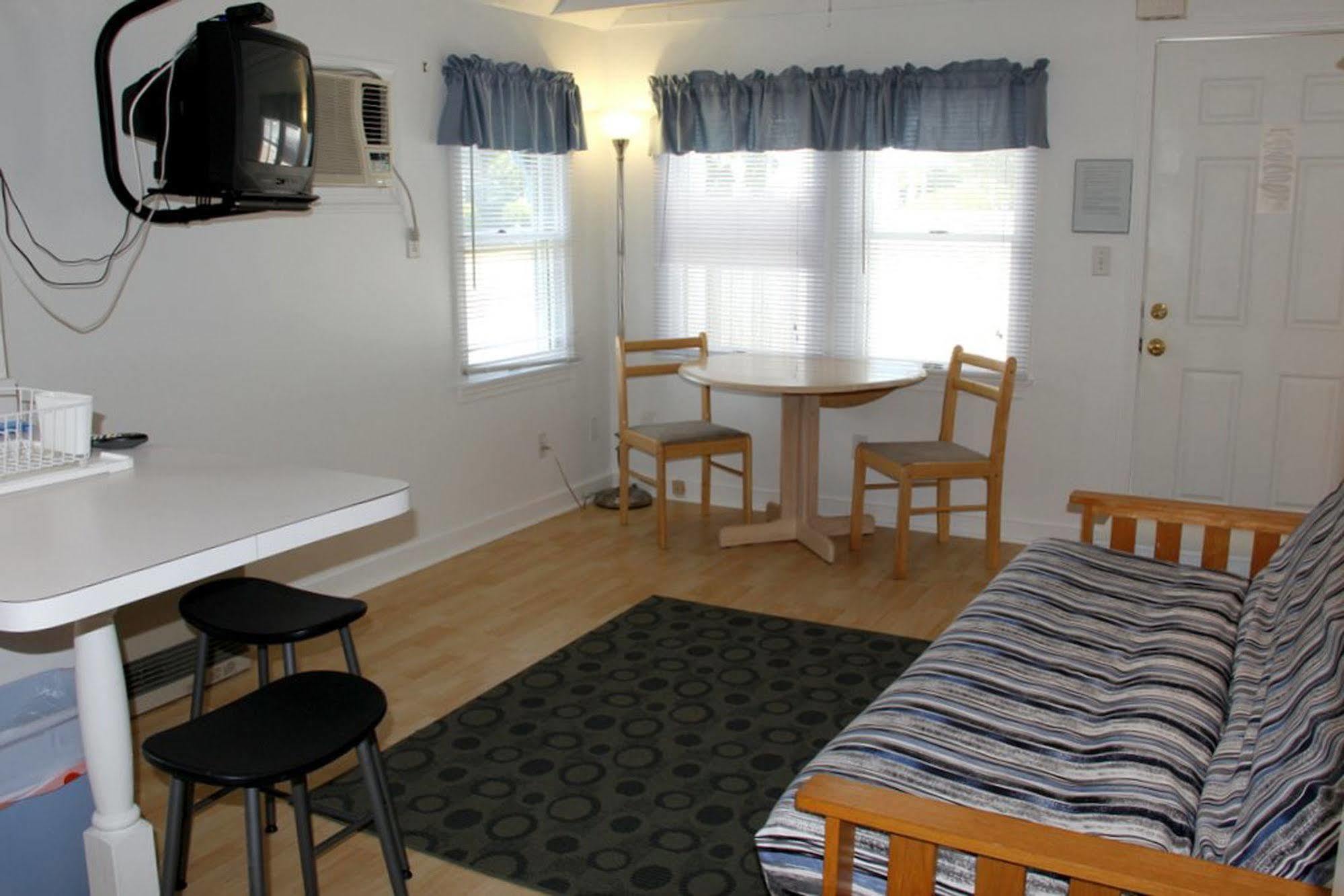 Cape Cod Wishing Well Motel ฮาริชพอร์ต ภายนอก รูปภาพ